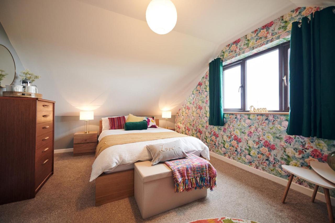 Maes Y Mel- A Couples, Pet Friendly, Rural Romantic Getaway With Countryside Views Gellywen Extérieur photo
